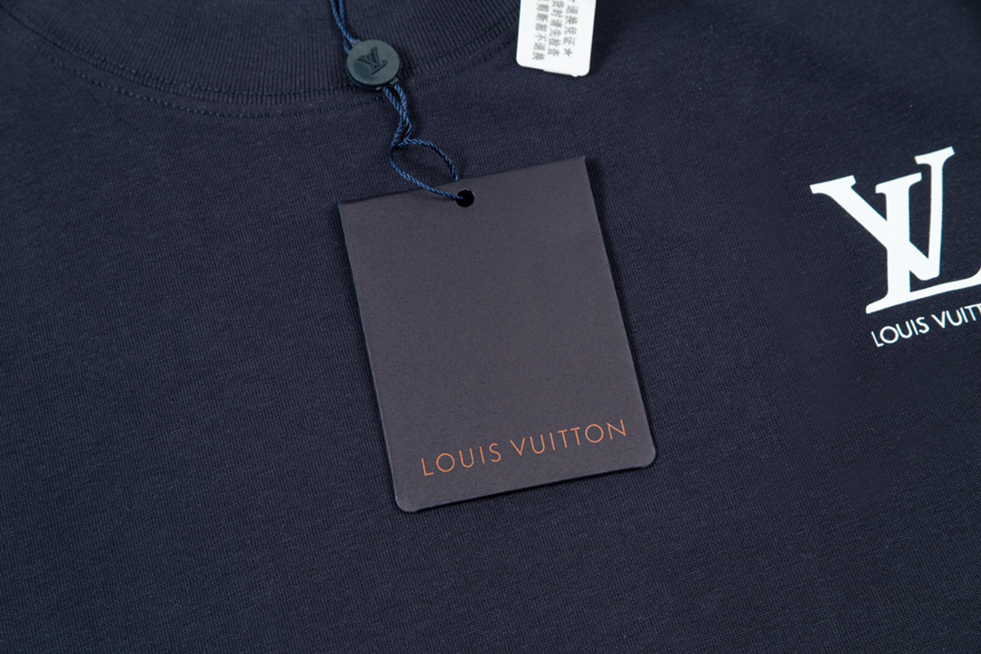 LV clothing-144