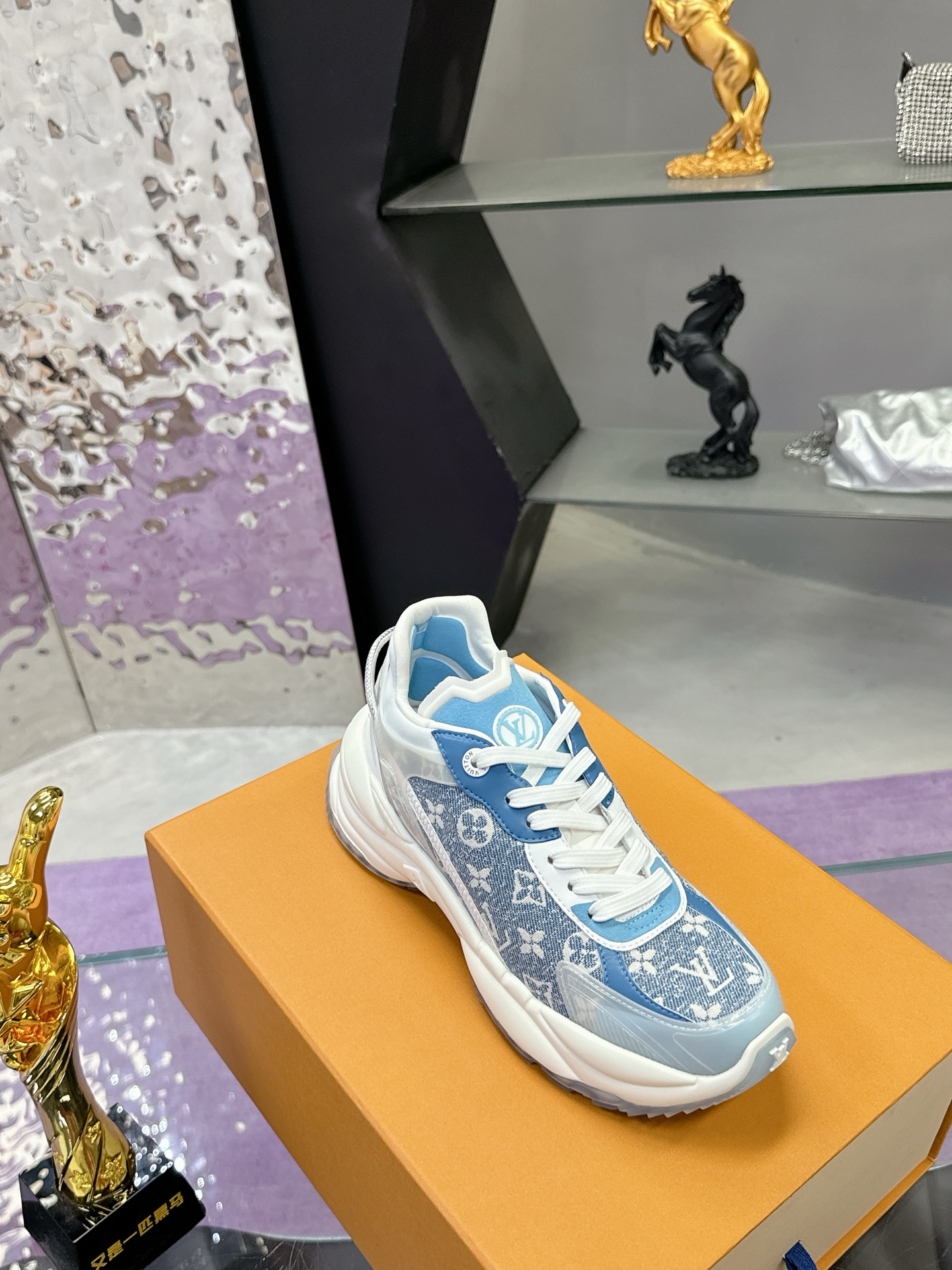 Lv Sneakers-199