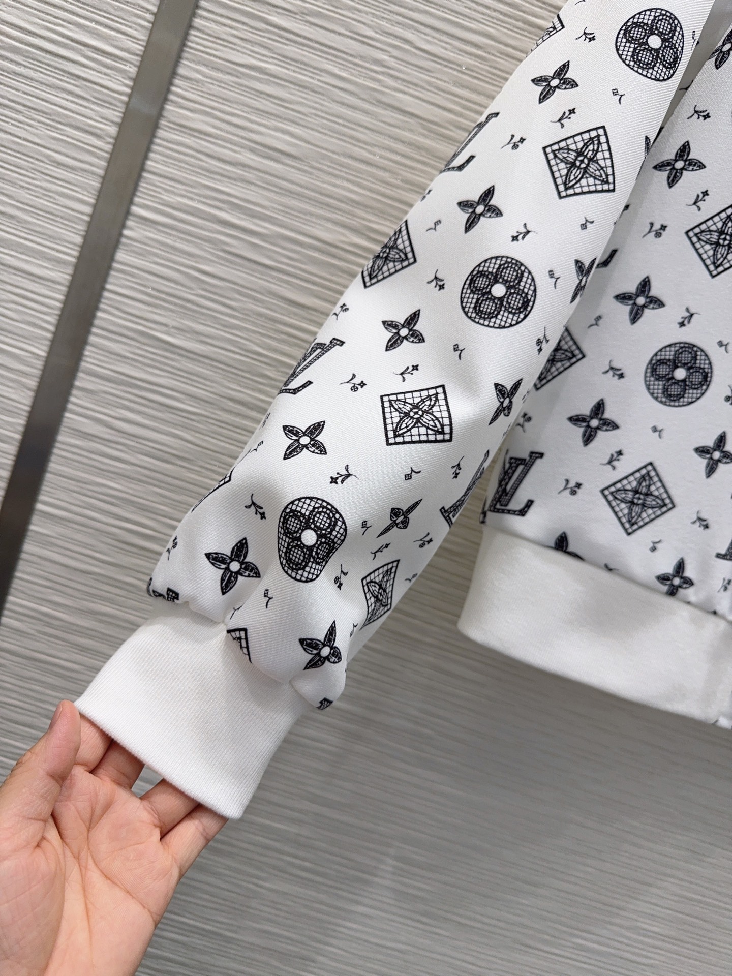 LV Clothing-324