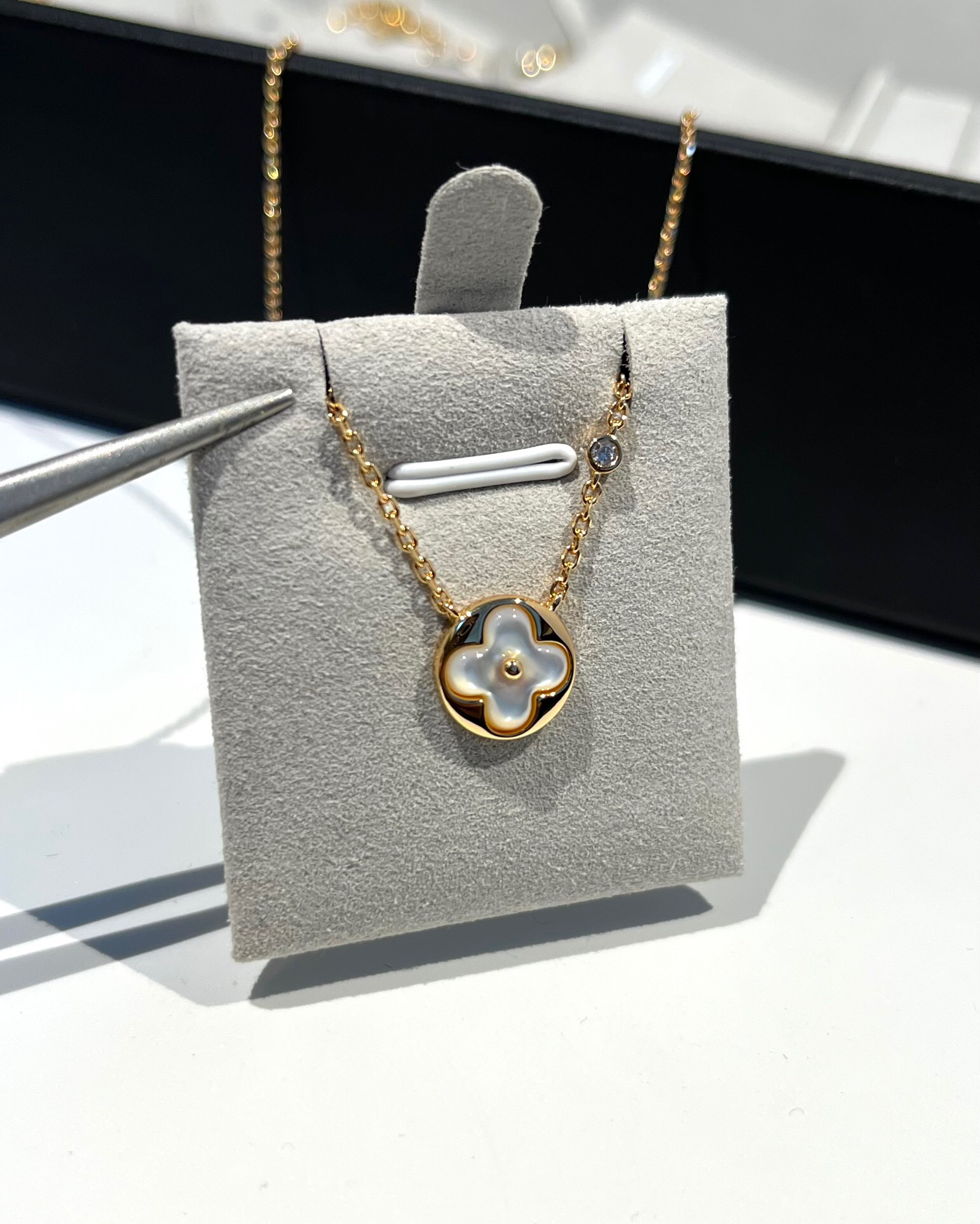 LV necklace-16