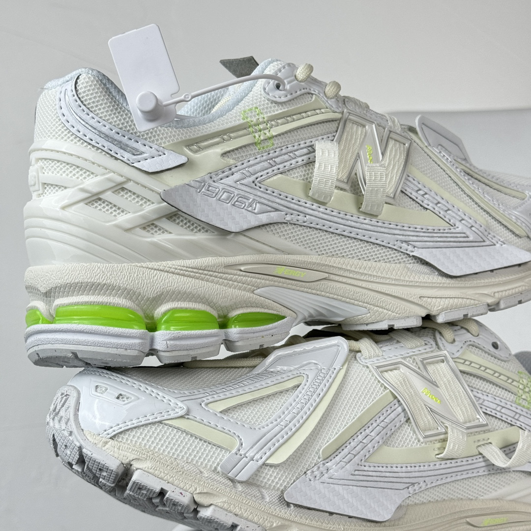 New Balance Sneakers-372