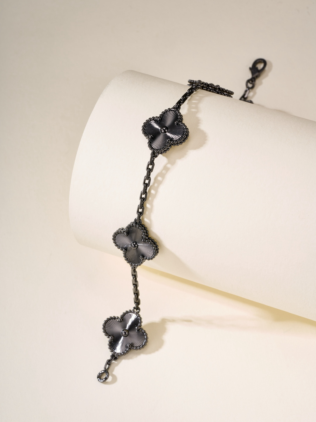 Van Cleef & Arpels Bracelet-17