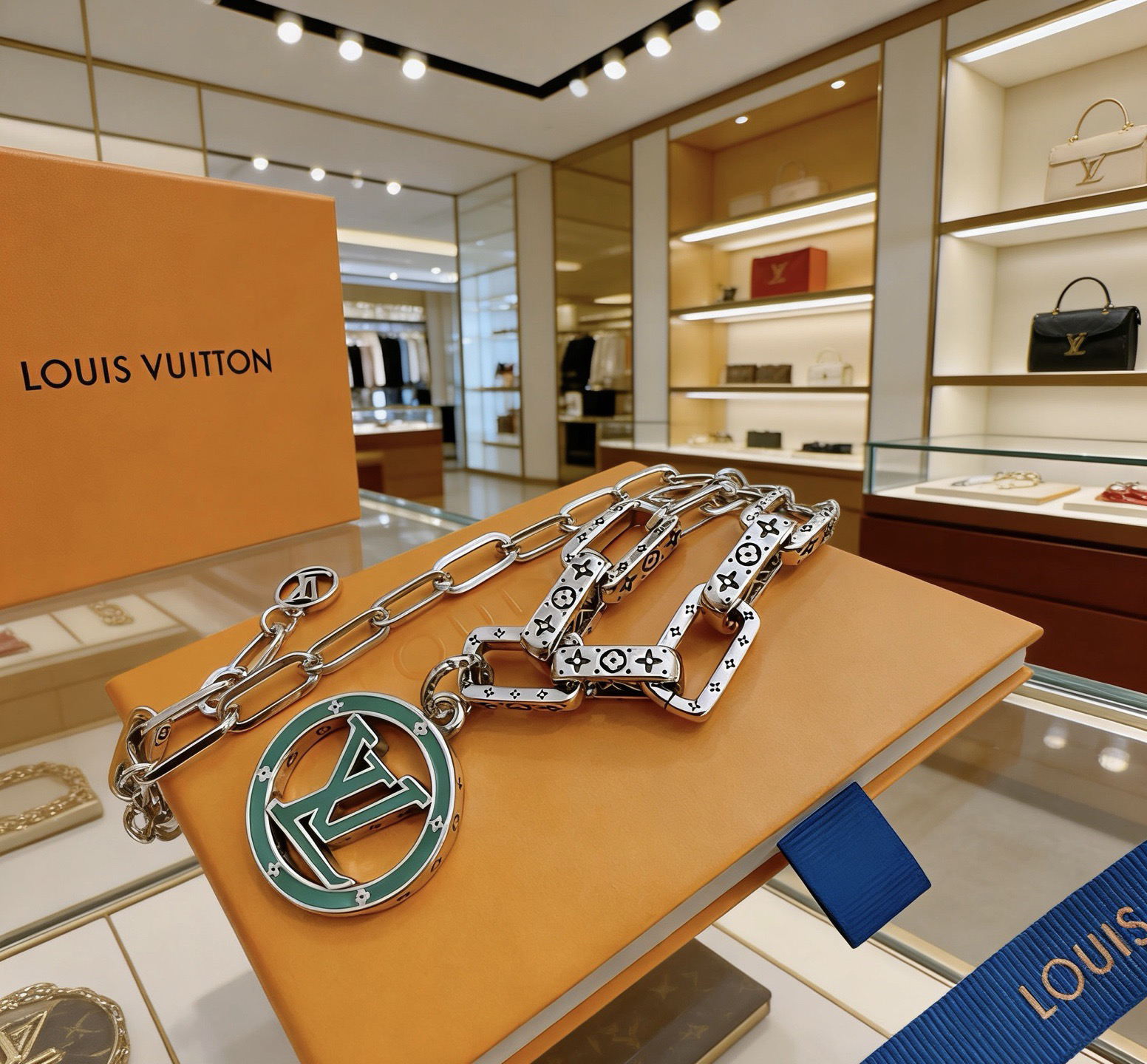 LV necklace-42