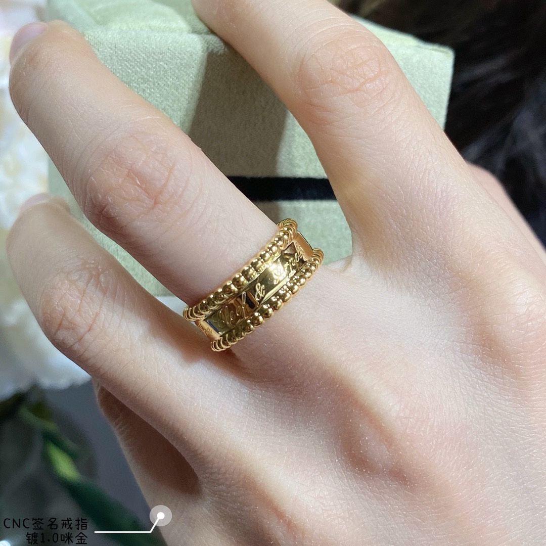Van Cleef & Arpels ring-40