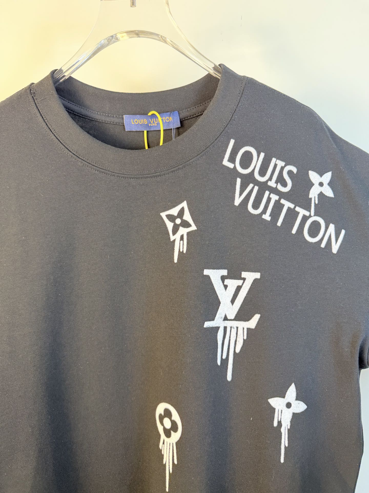 LV clothing-32