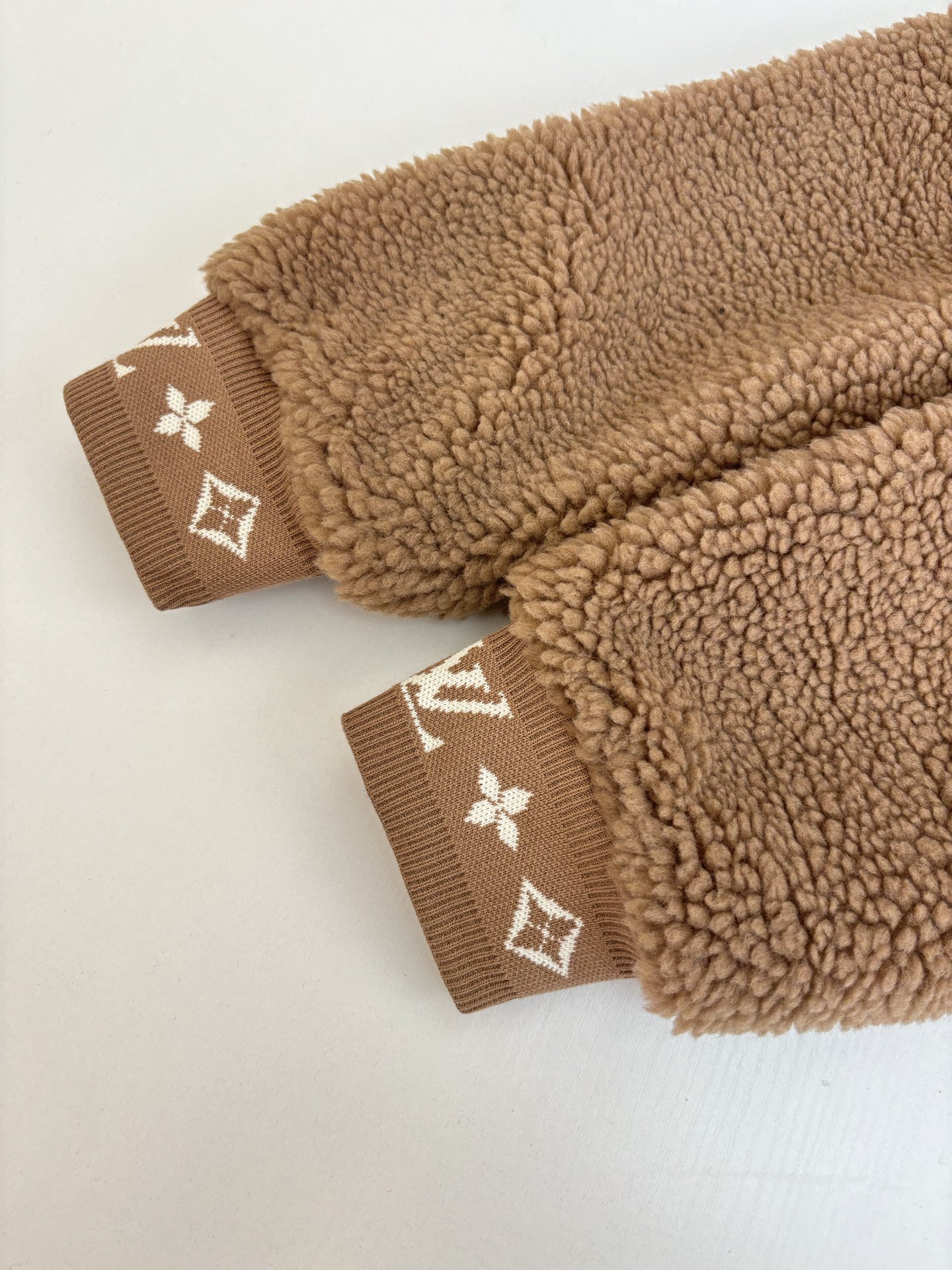 LV Clothing-297
