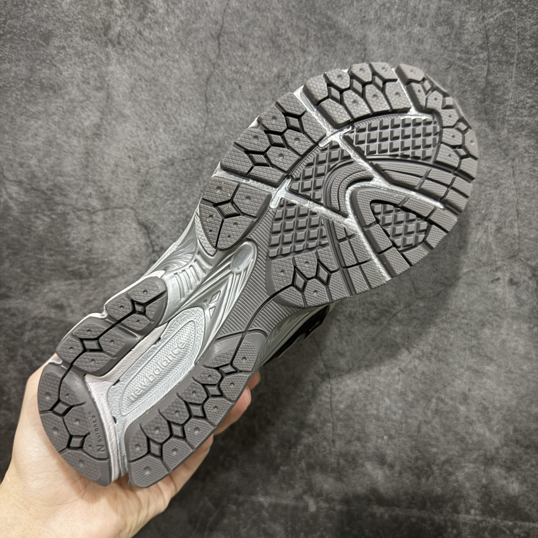 New Balance Sneakers-233