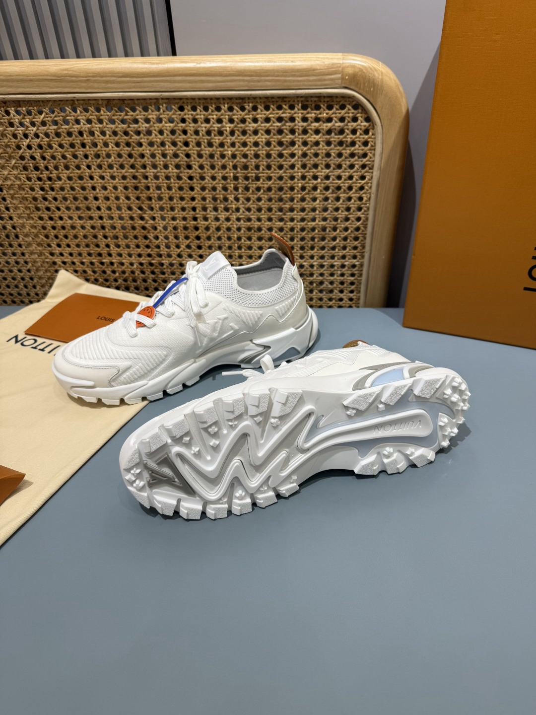 Lv Sneakers-167