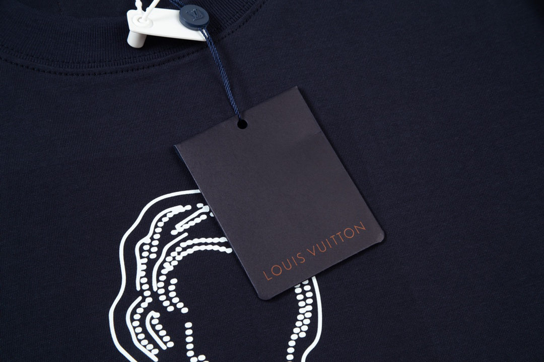 LV clothing-132