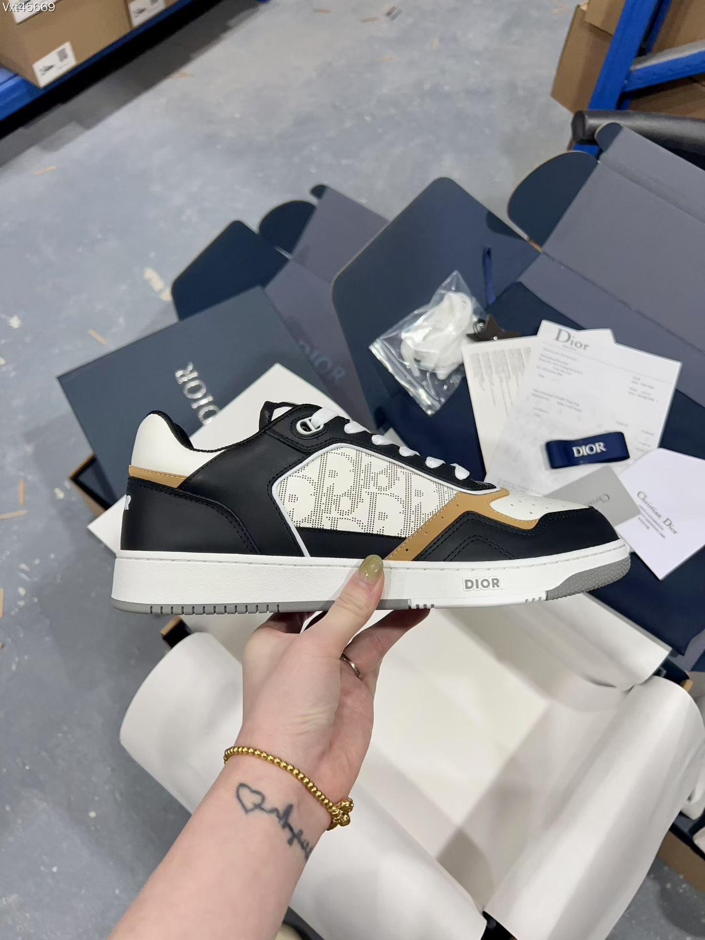 Dior Sneakers-24