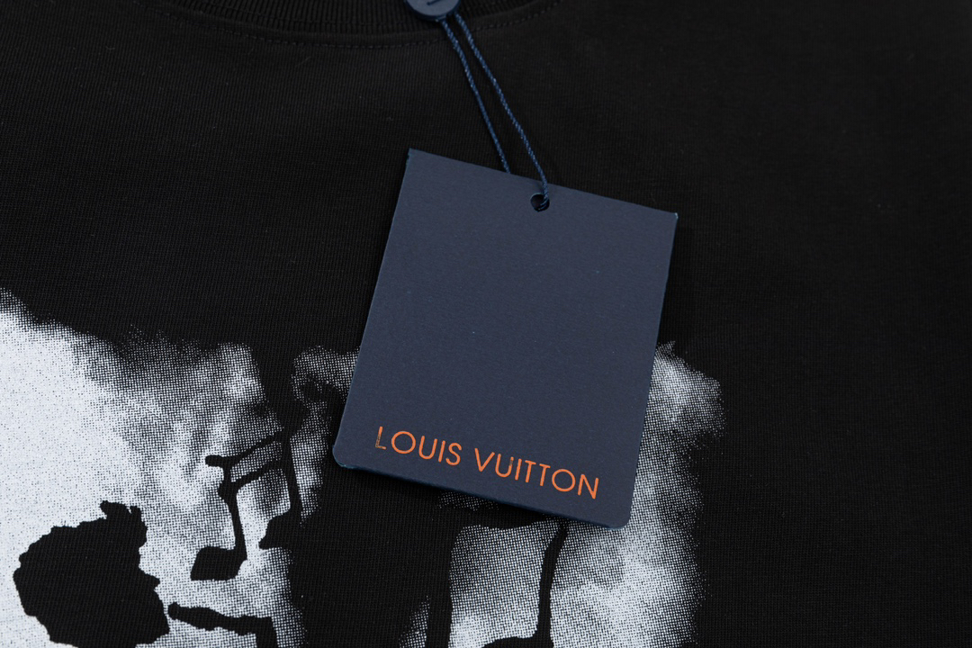 LV clothing-175