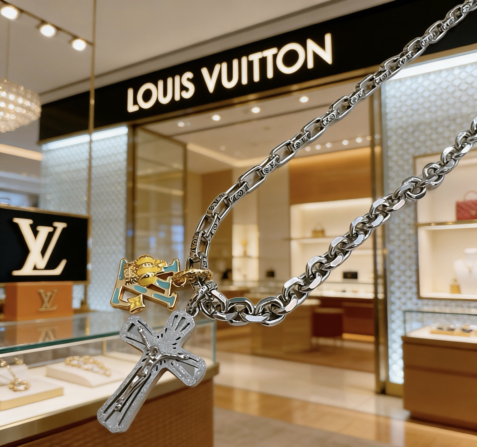 LV necklace-39