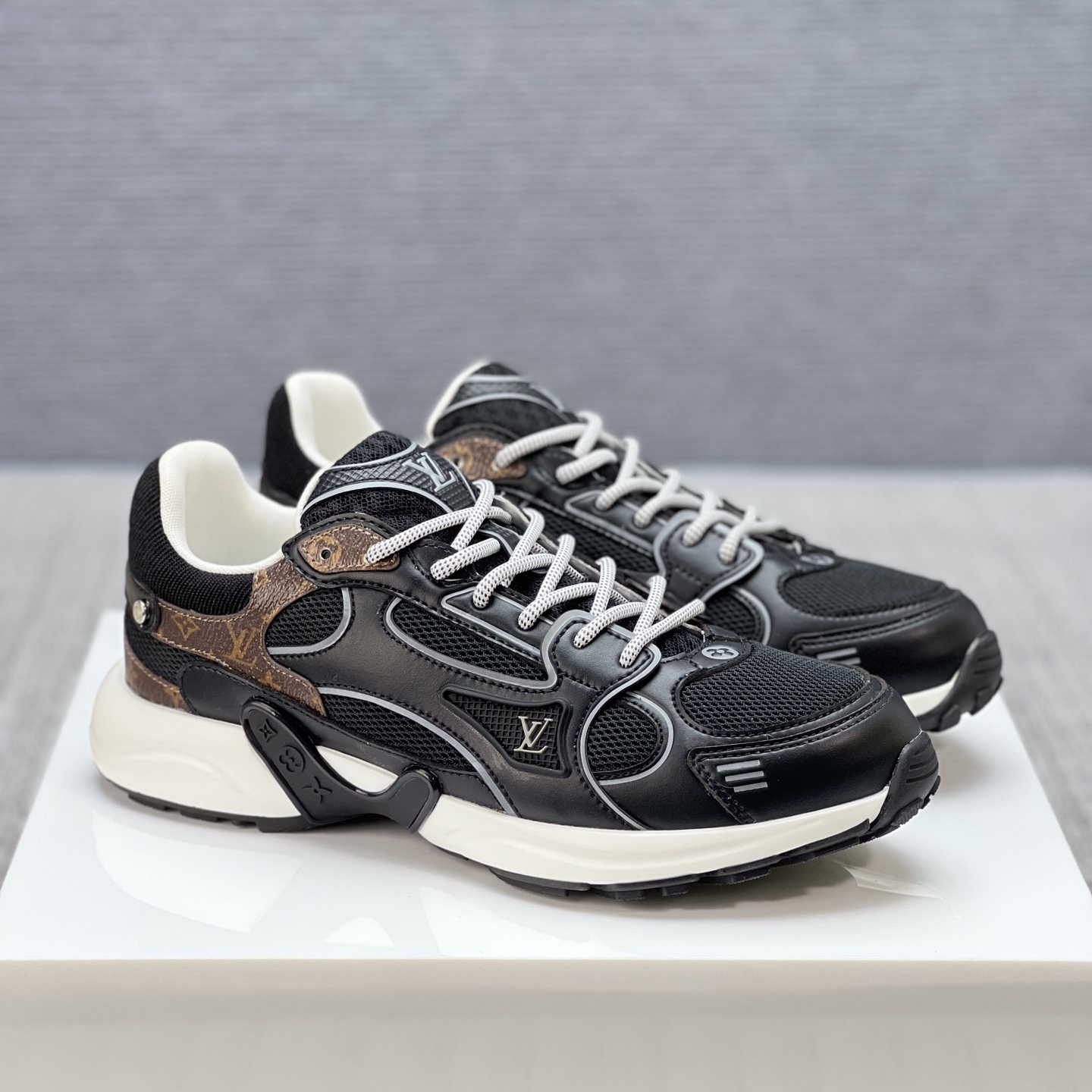 Lv Sneakers-202
