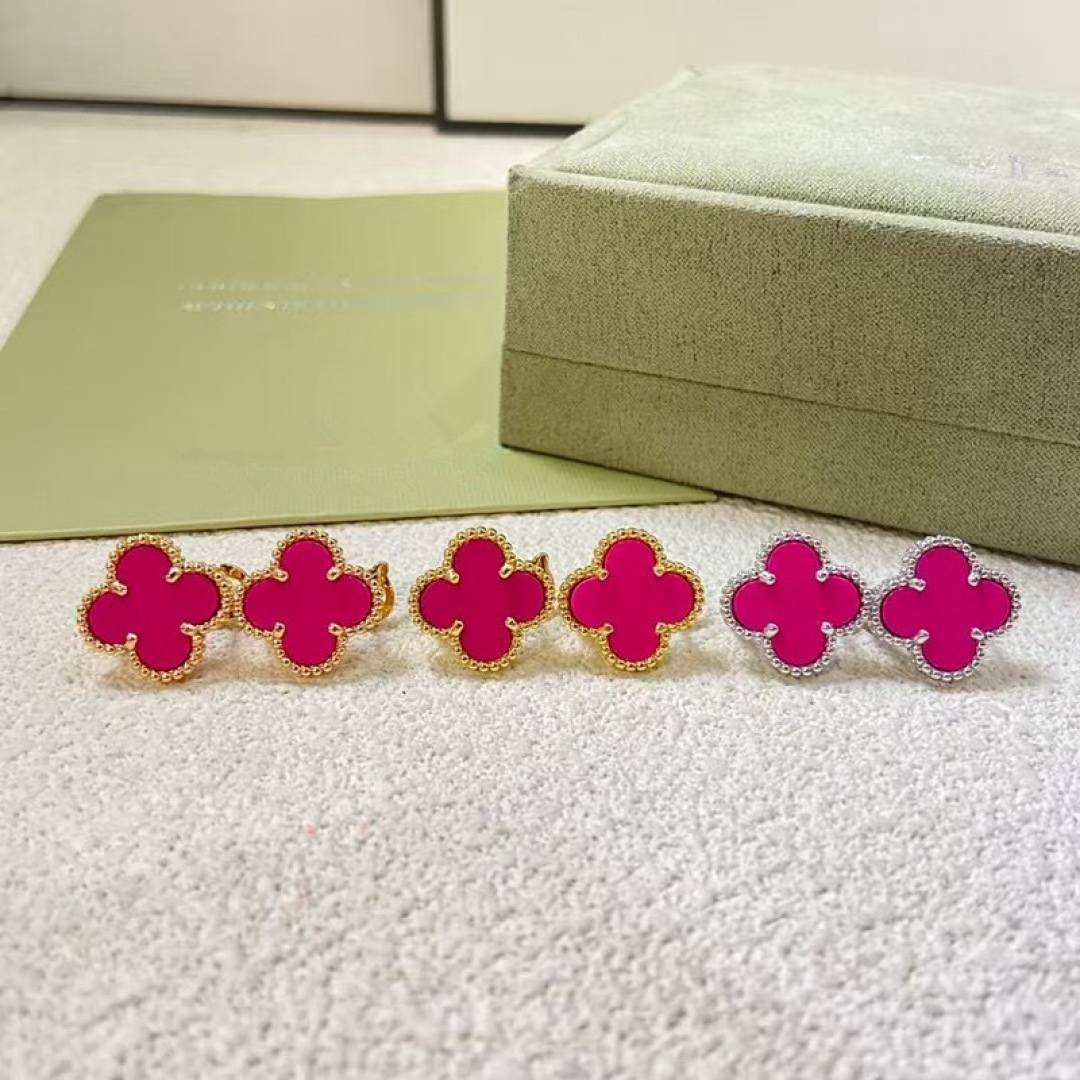 Van Cleef & Arpels earring-75