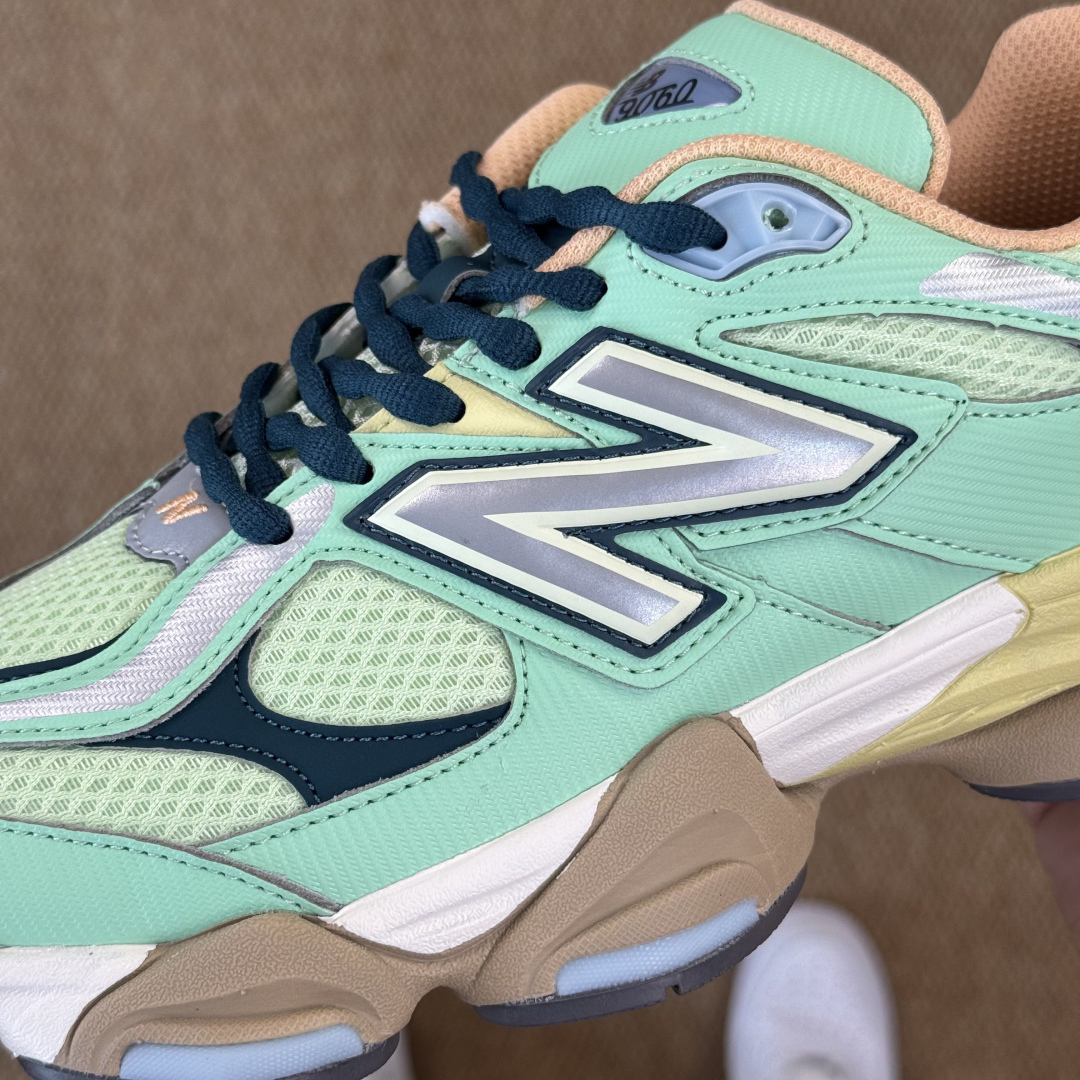 New Balance Sneakers-236