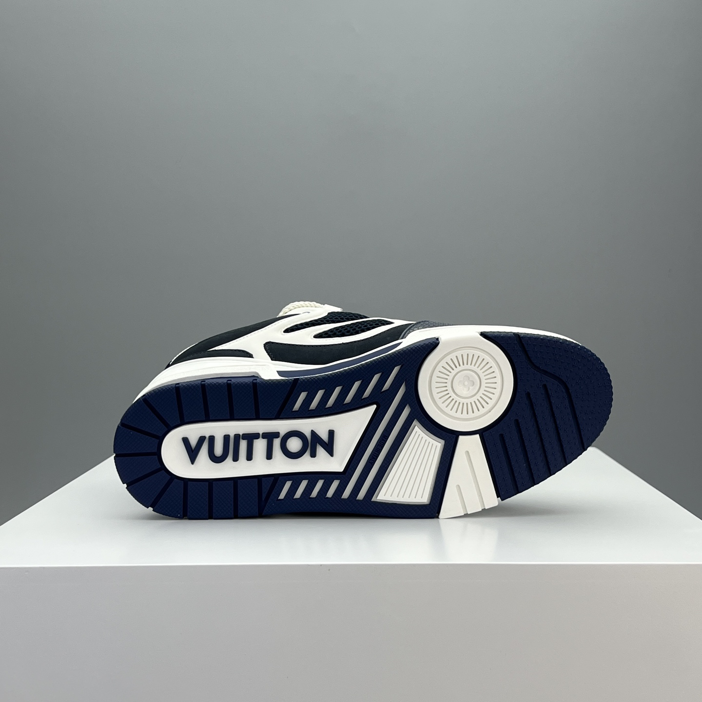 Lv Sneakers-125