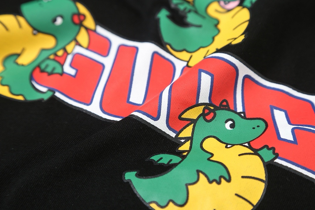 Gucci clothing-12
