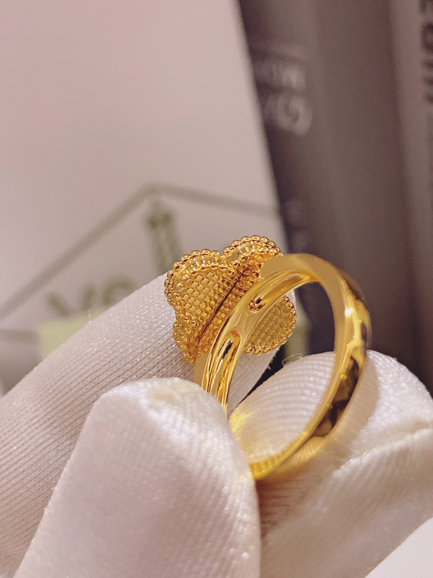 Van Cleef & Arpels ring-85