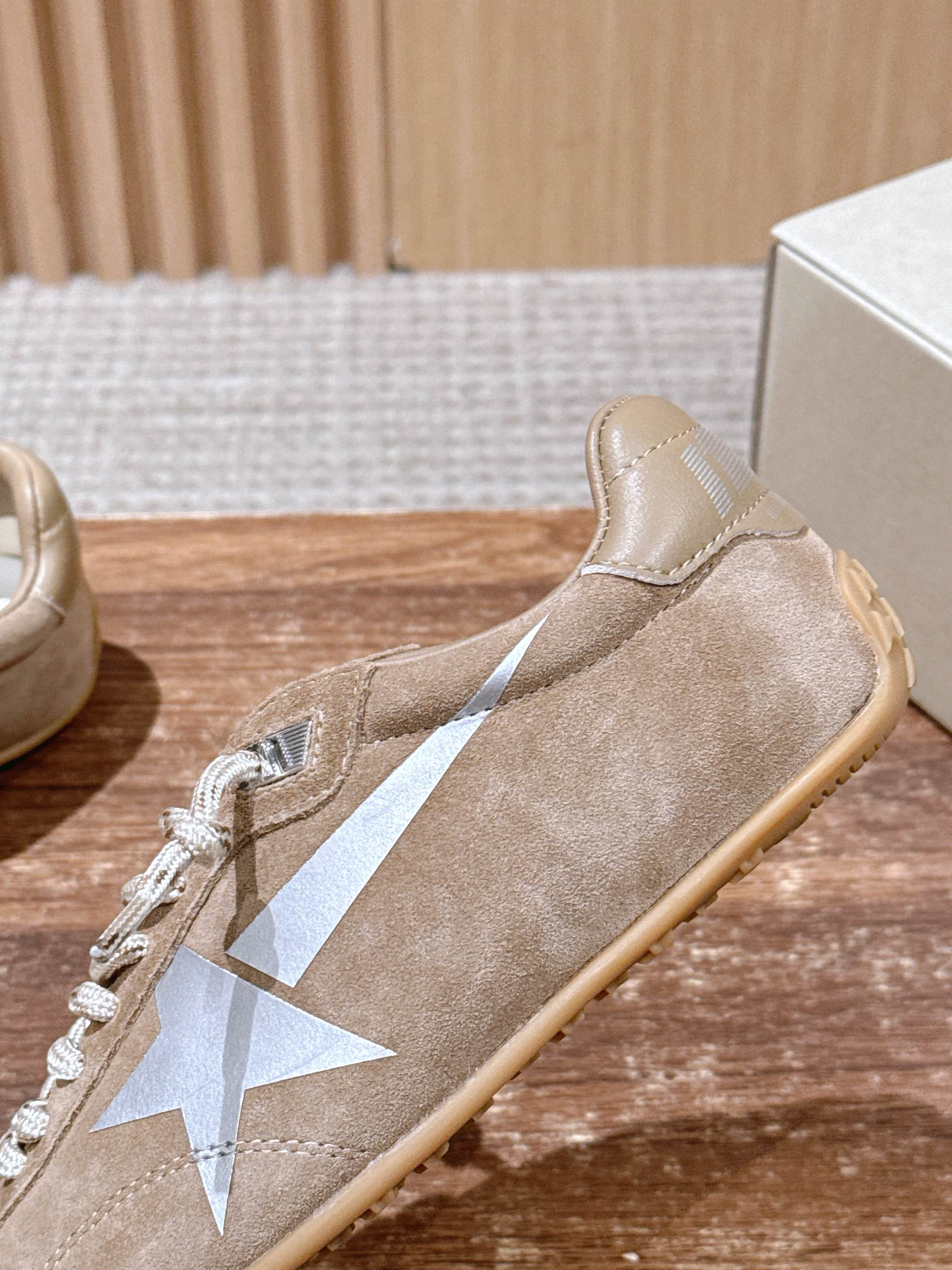 Golden Goose Sneakers-52