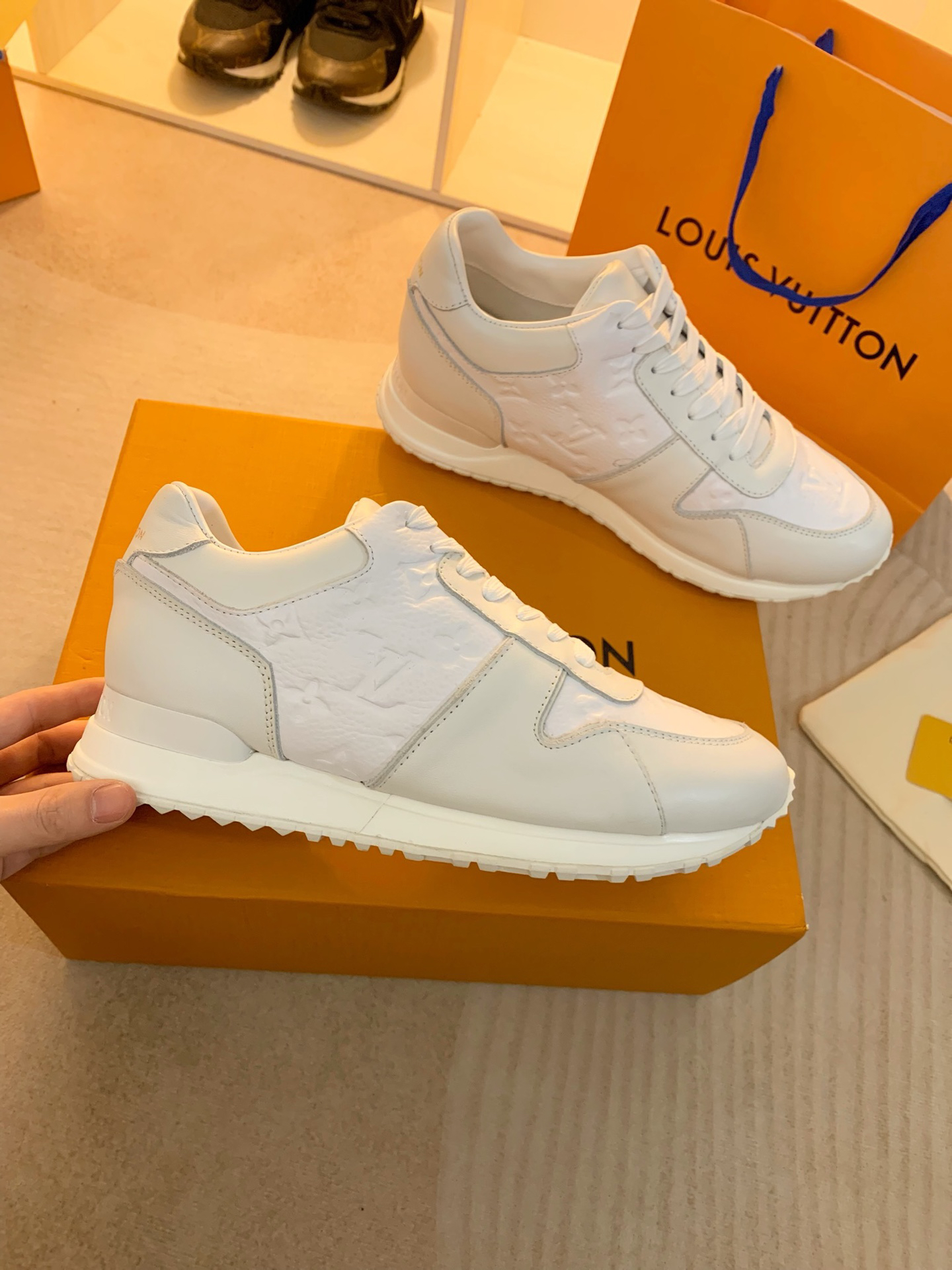Lv Sneakers-157