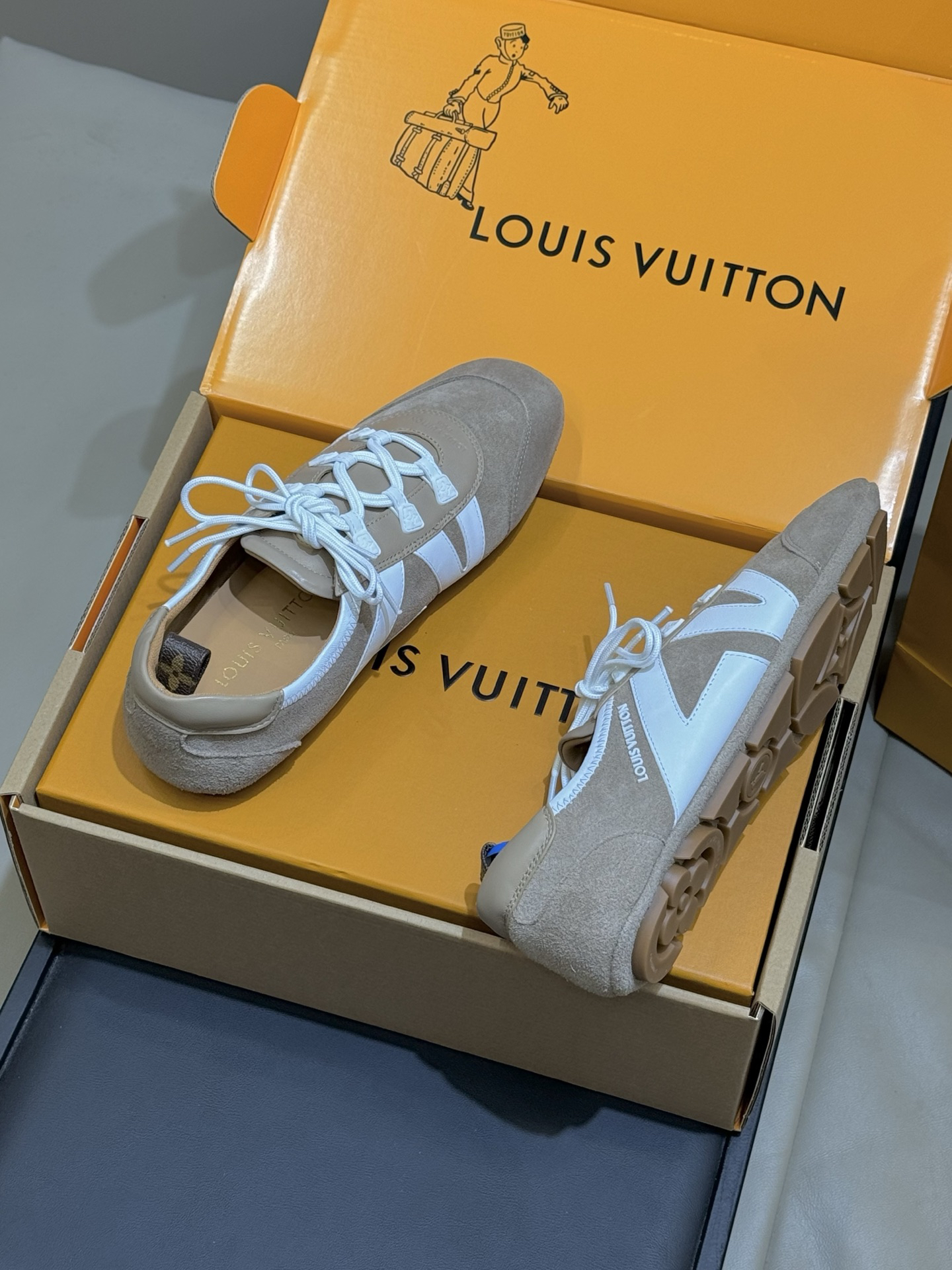 Lv Sneakers-229