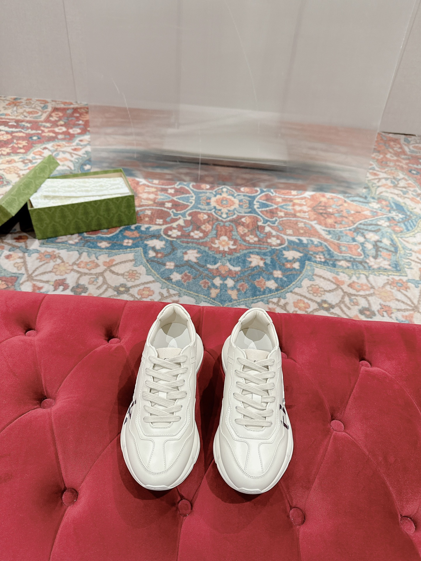 Gucci Sneakers-213