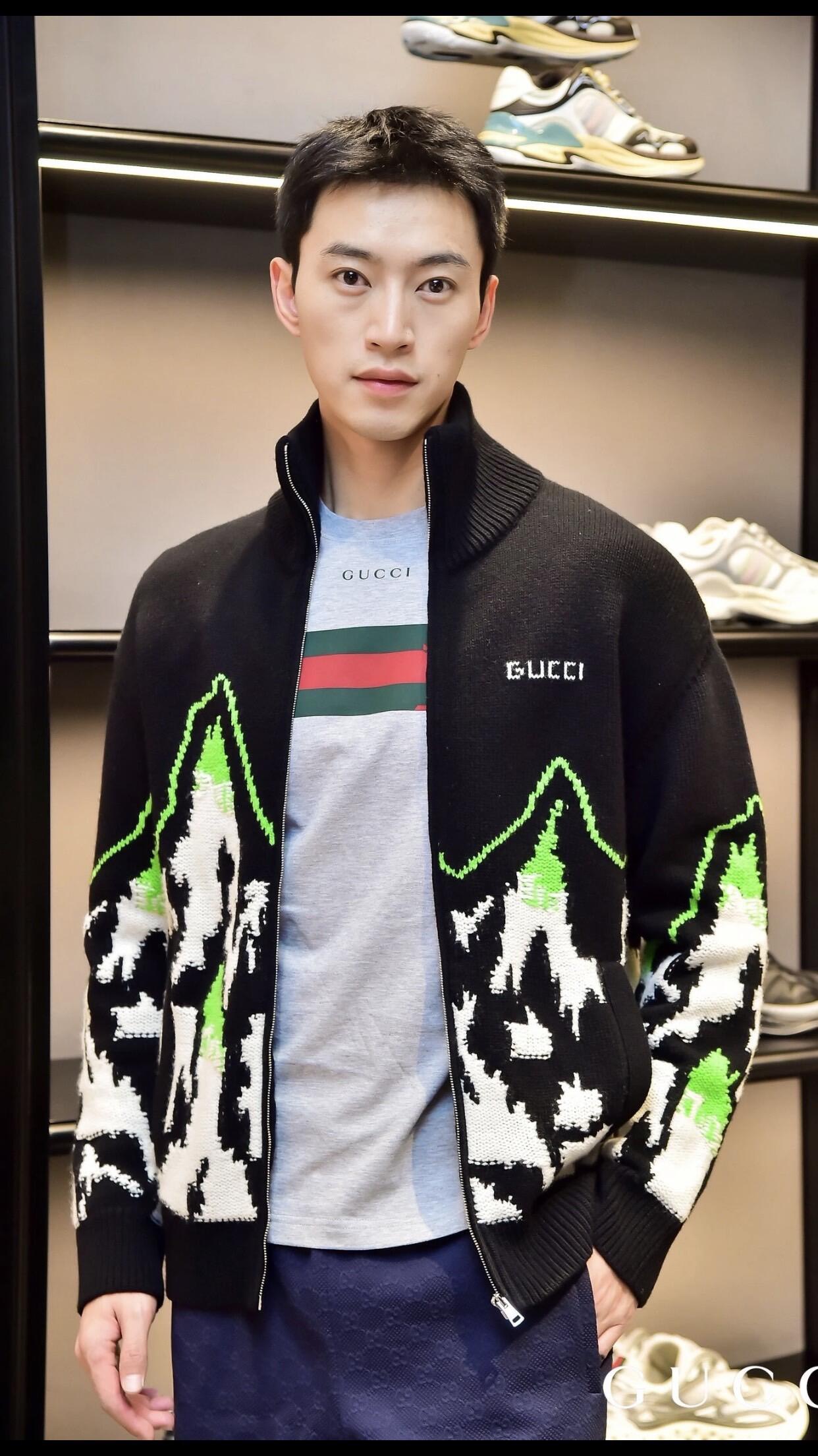 Gucci Clothing-131