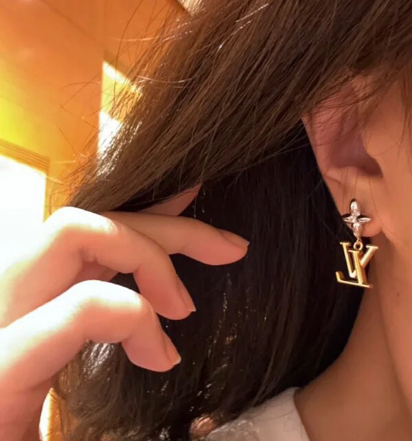 LV earrings-16