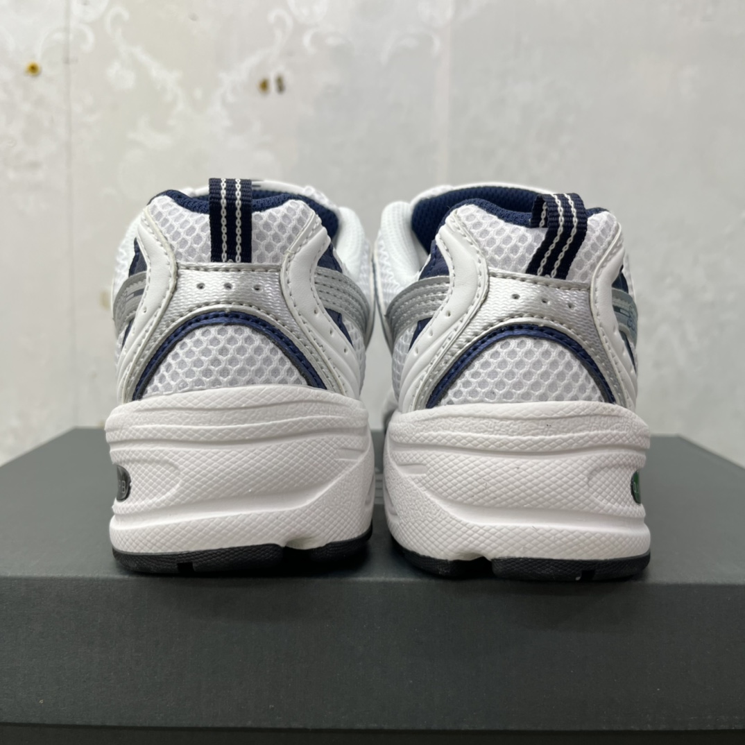 New Balance Sneakers-158
