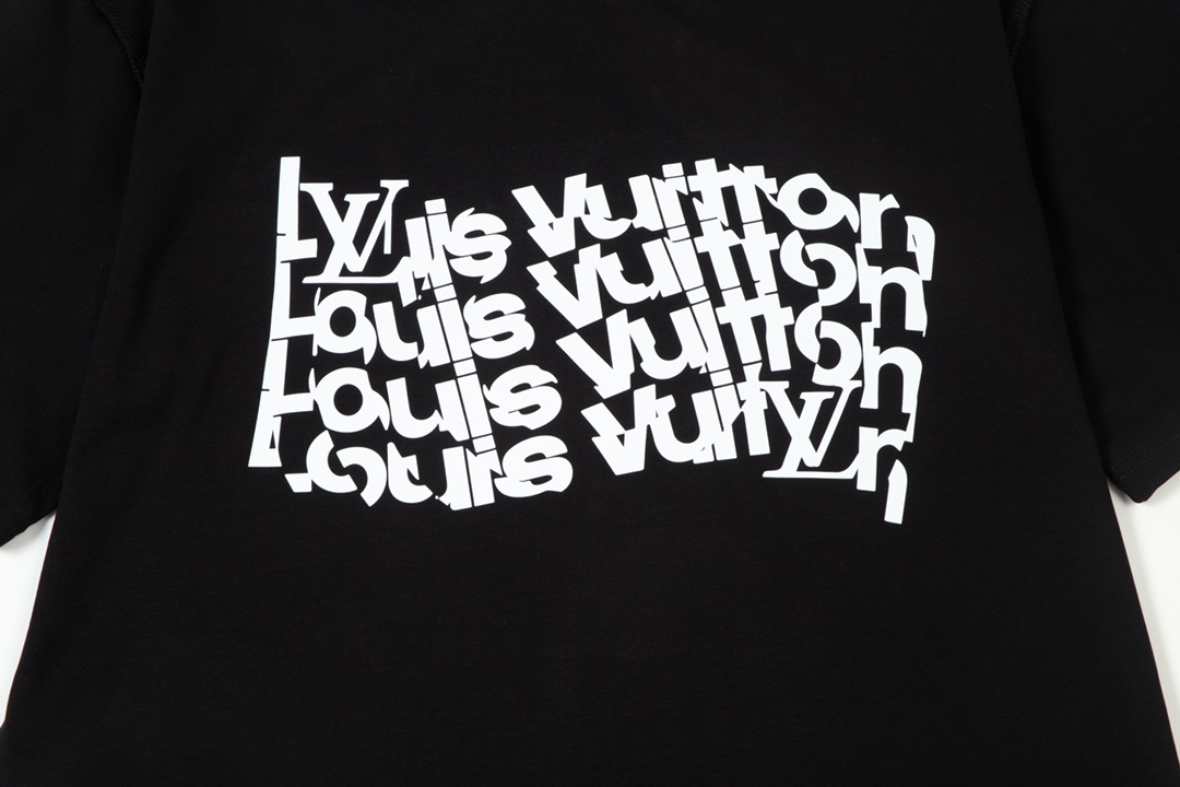 LV clothing-119