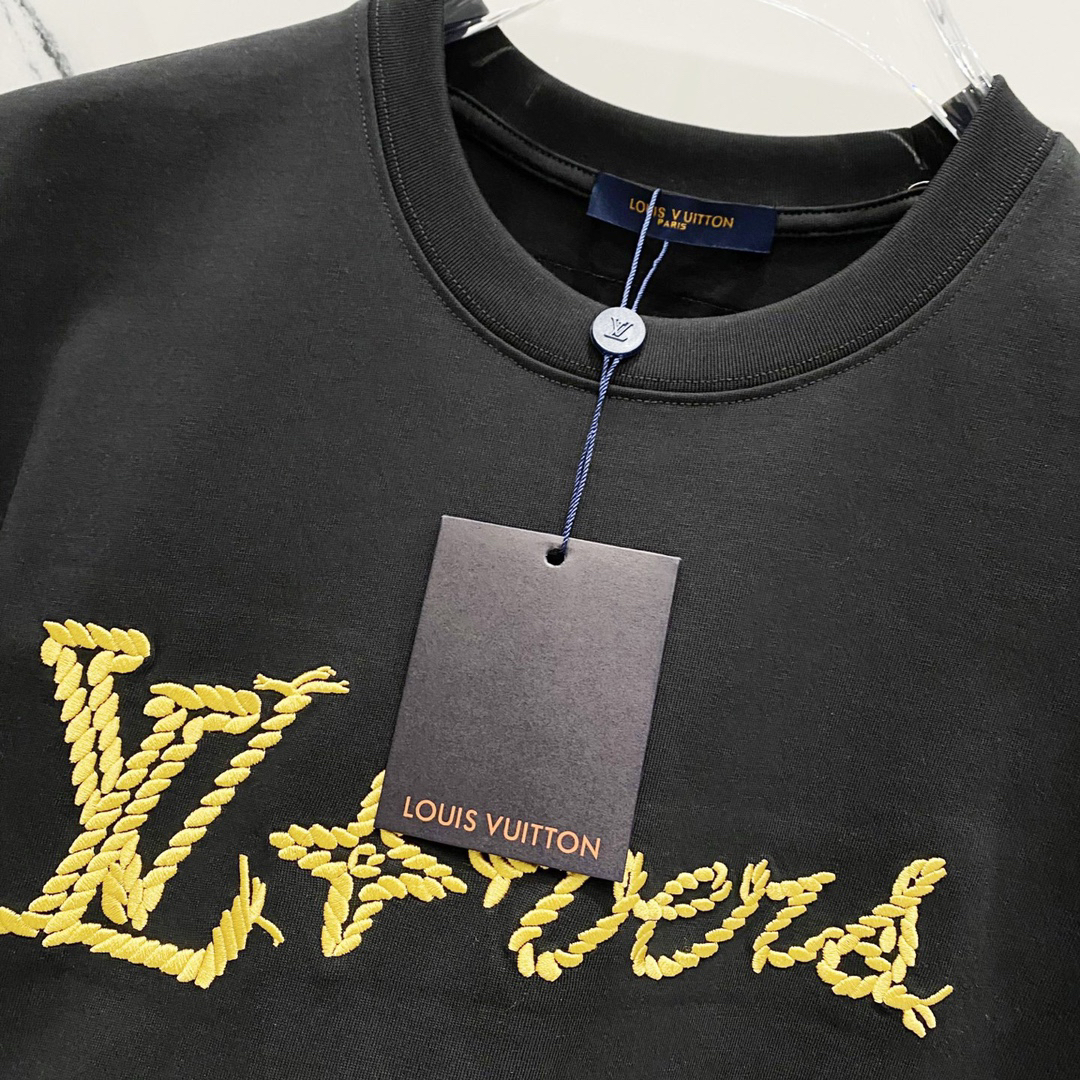 LV clothing-112