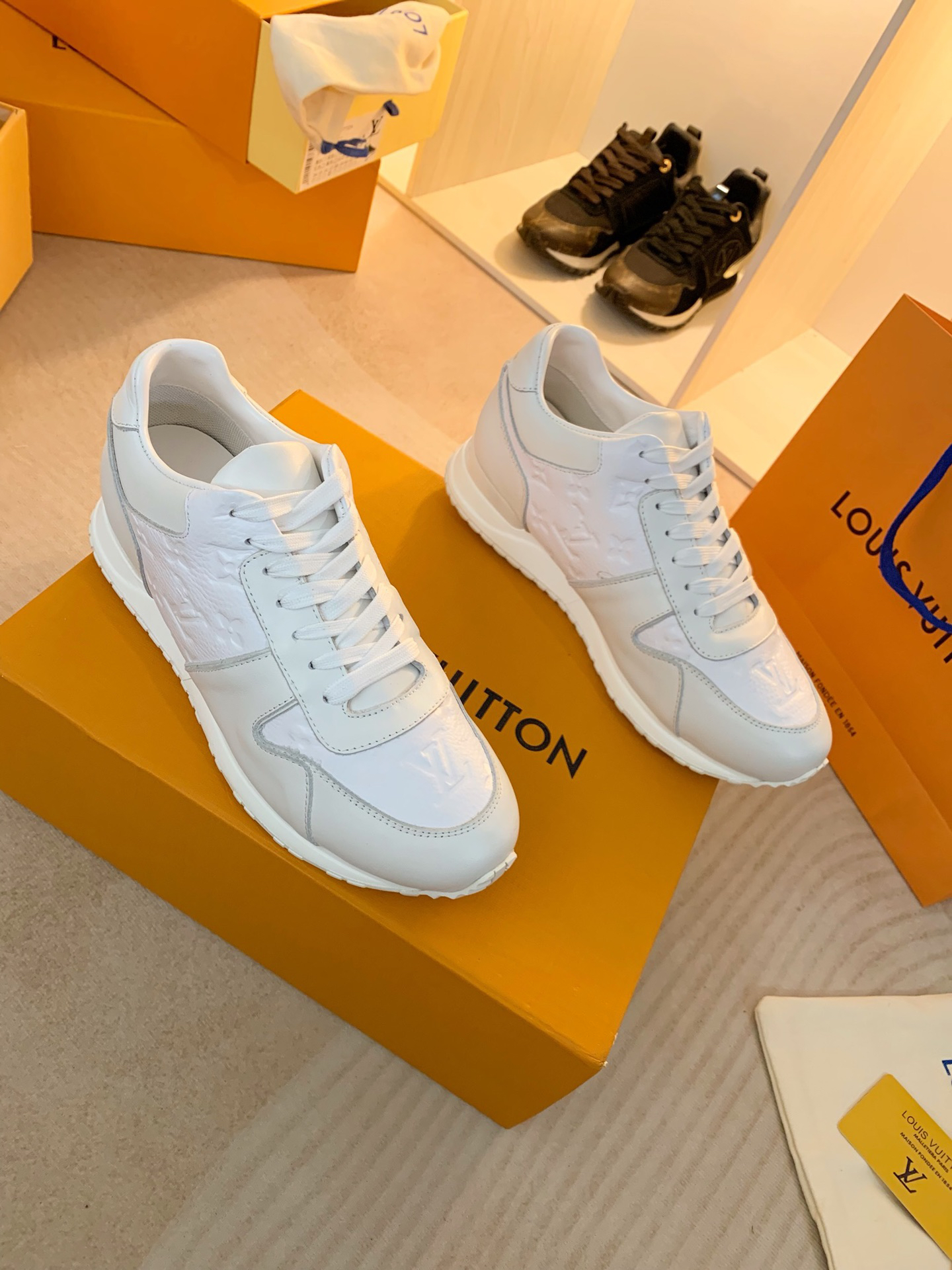 Lv Sneakers-157