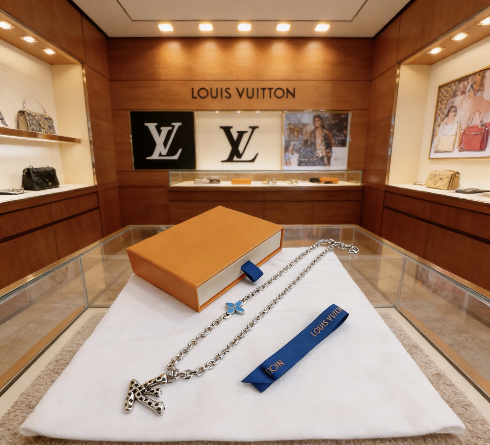 LV necklace-41