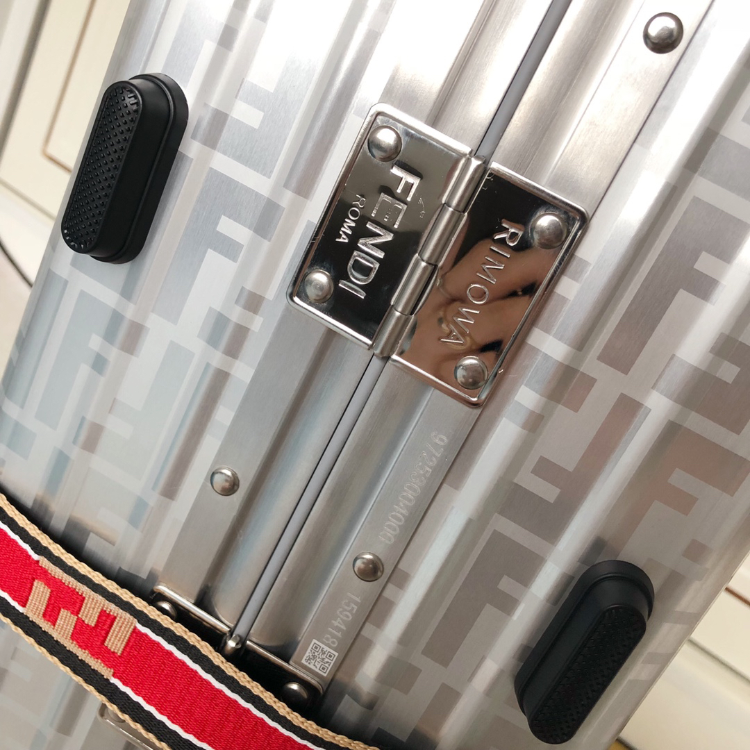 Fendi luggage-12