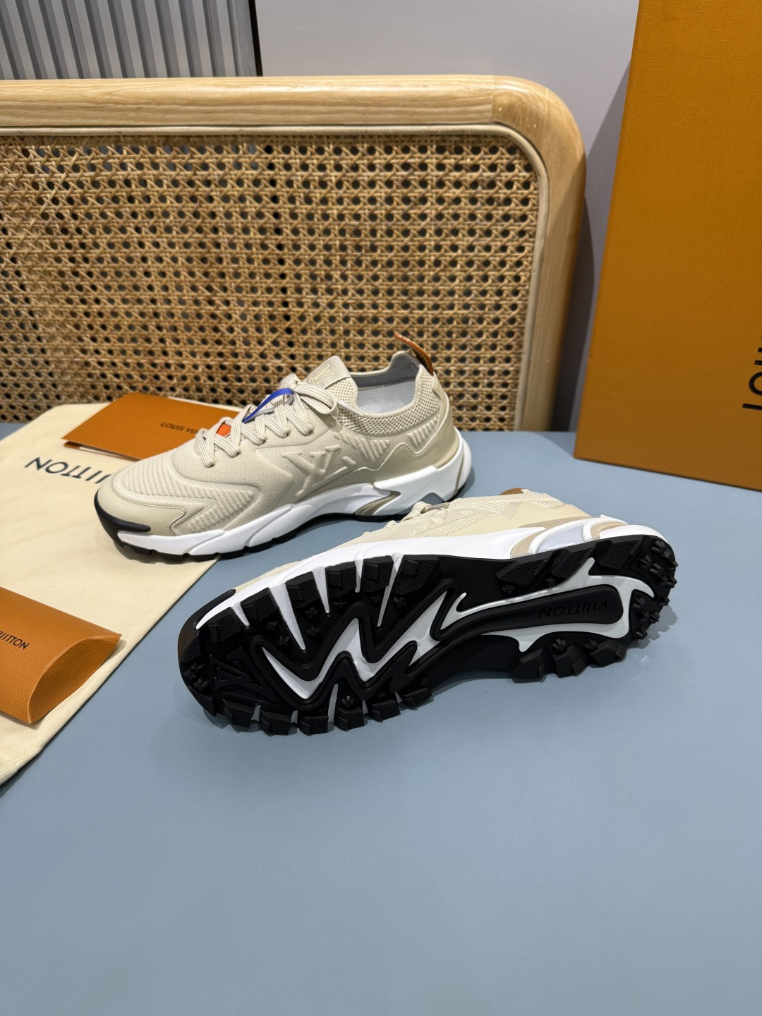 Lv Sneakers-187