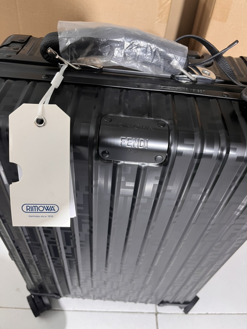 Fendi luggage-34