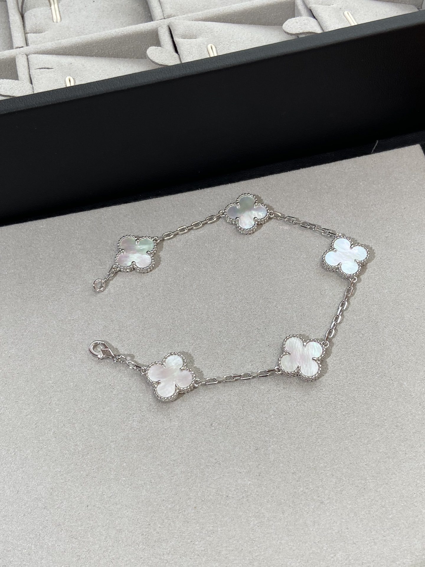 Van Cleef & Arpels Bracelet-116