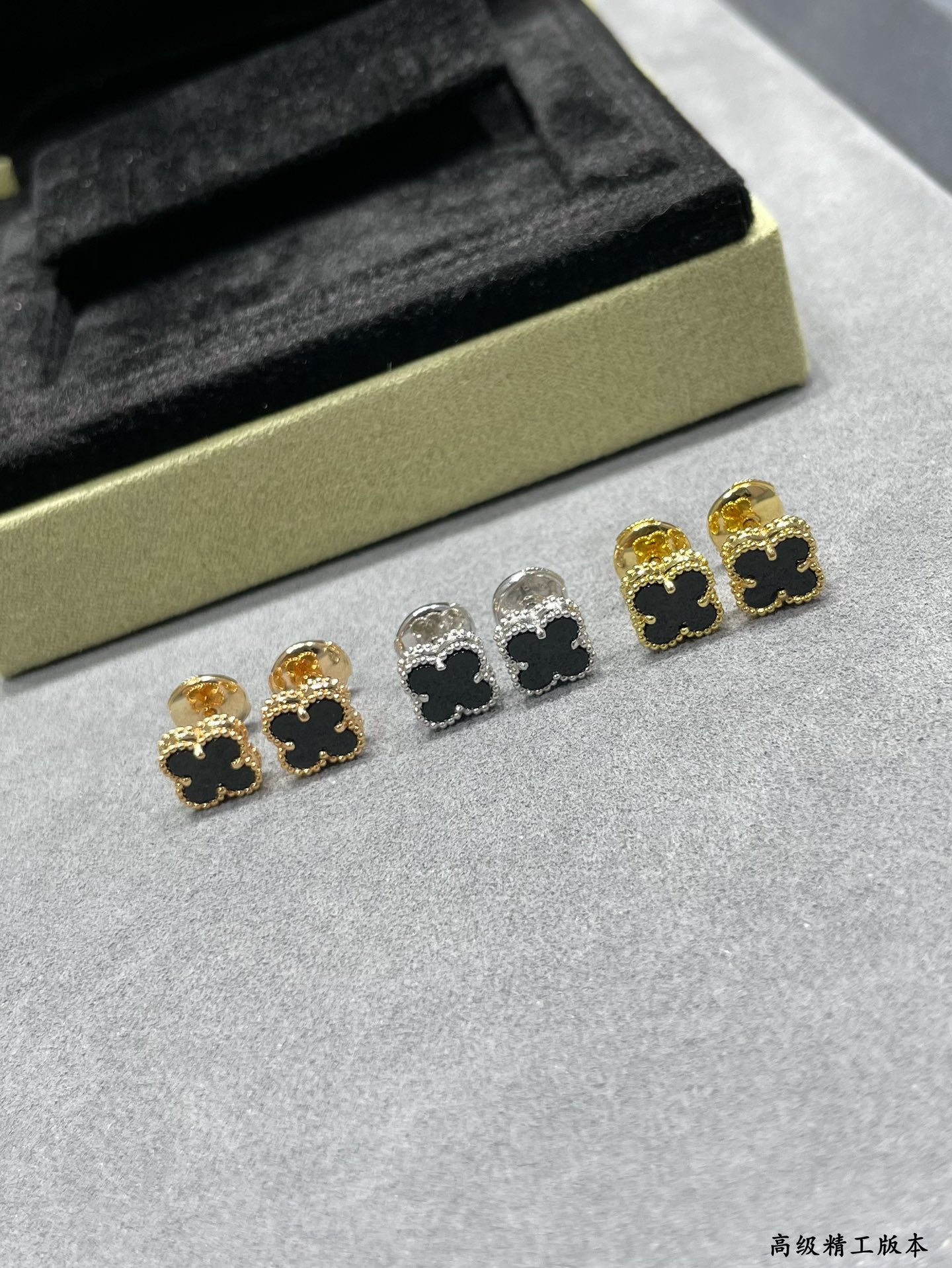 Van Cleef & Arpels earring-53