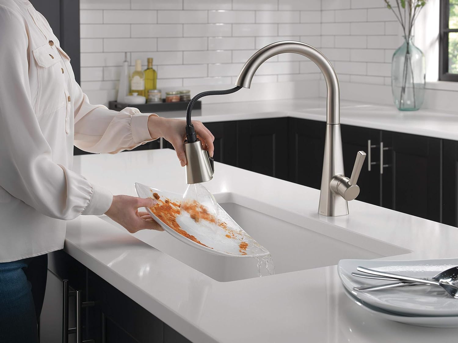 Delta Lenta Brushed Nickel Kitchen Faucet with Pull Down Sprayer, Modern Single Hole Kitchen Sink Faucet, Single Handle, SpotShield Stainless 19802Z-SP-DST