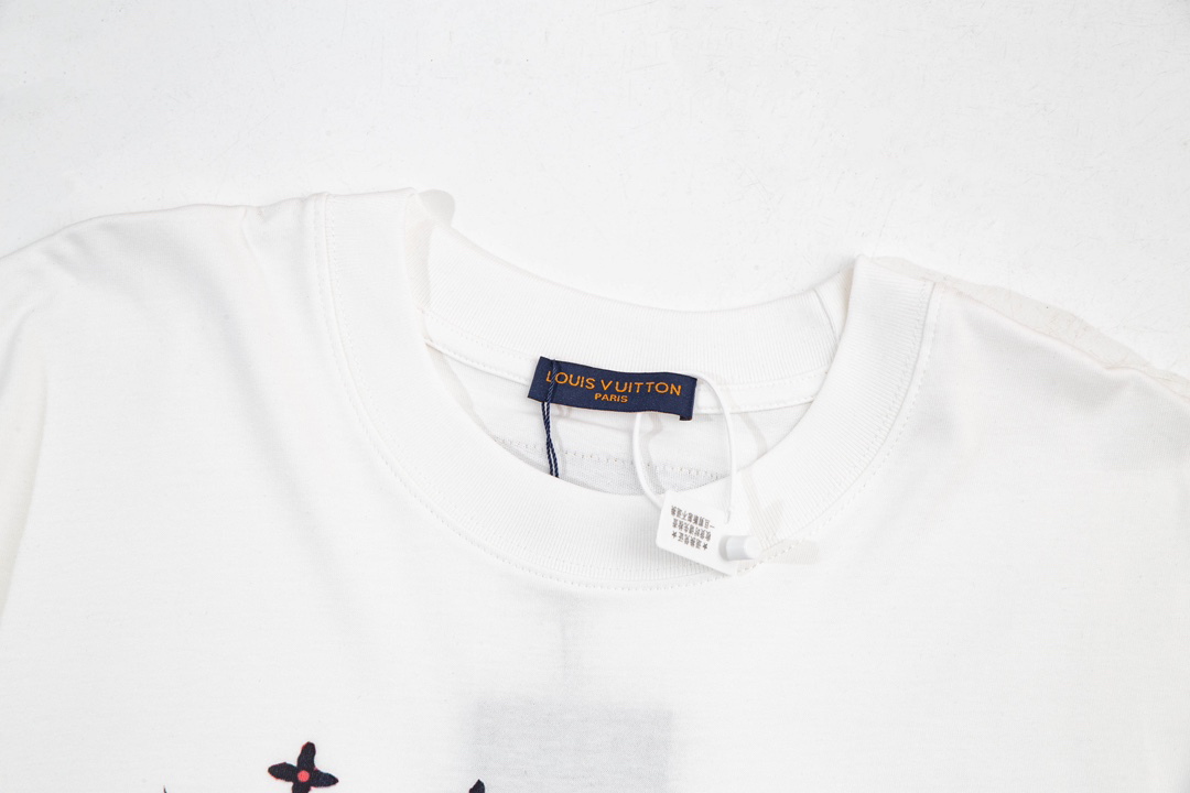 LV clothing-81
