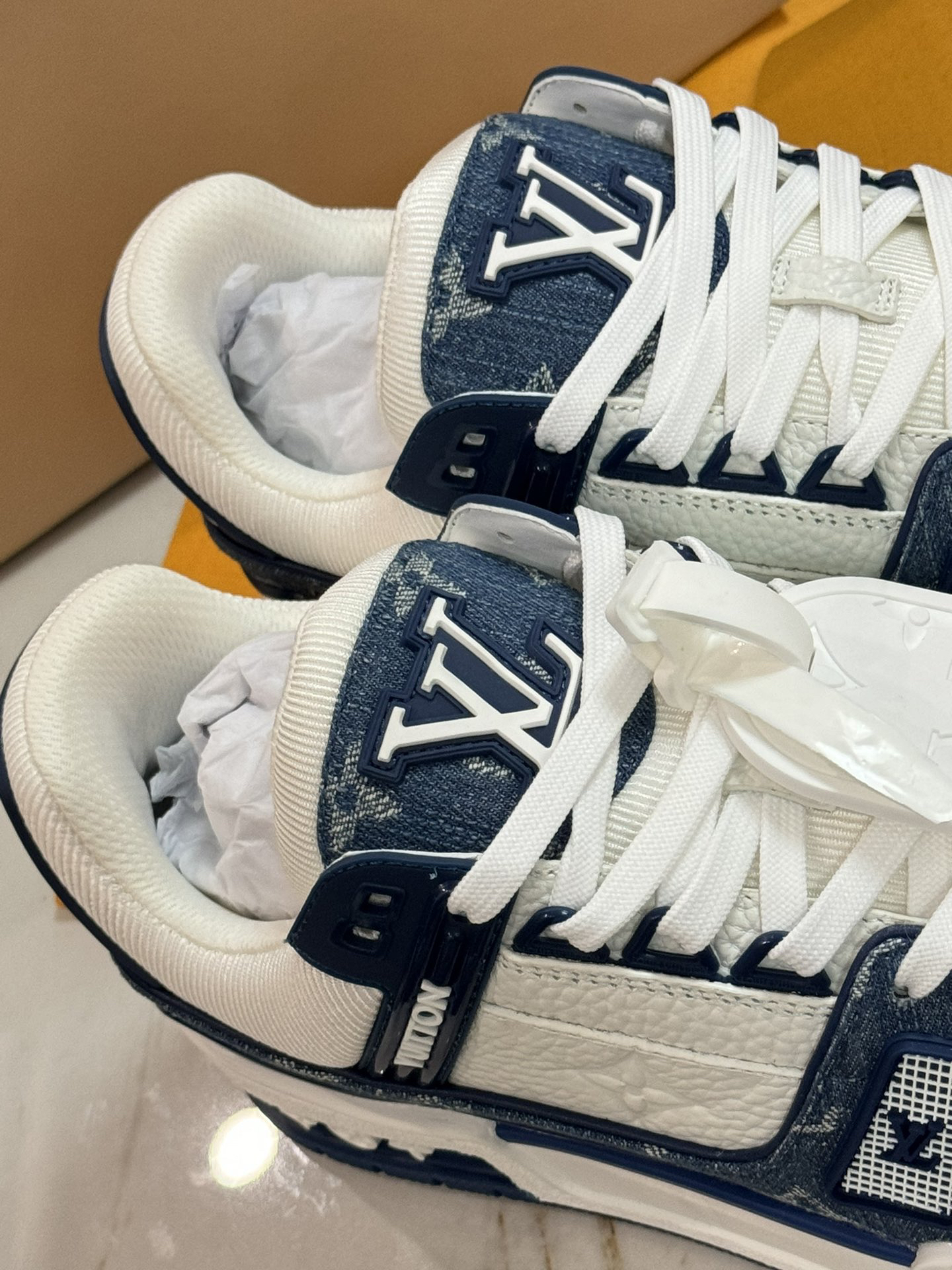 Lv Sneakers-111