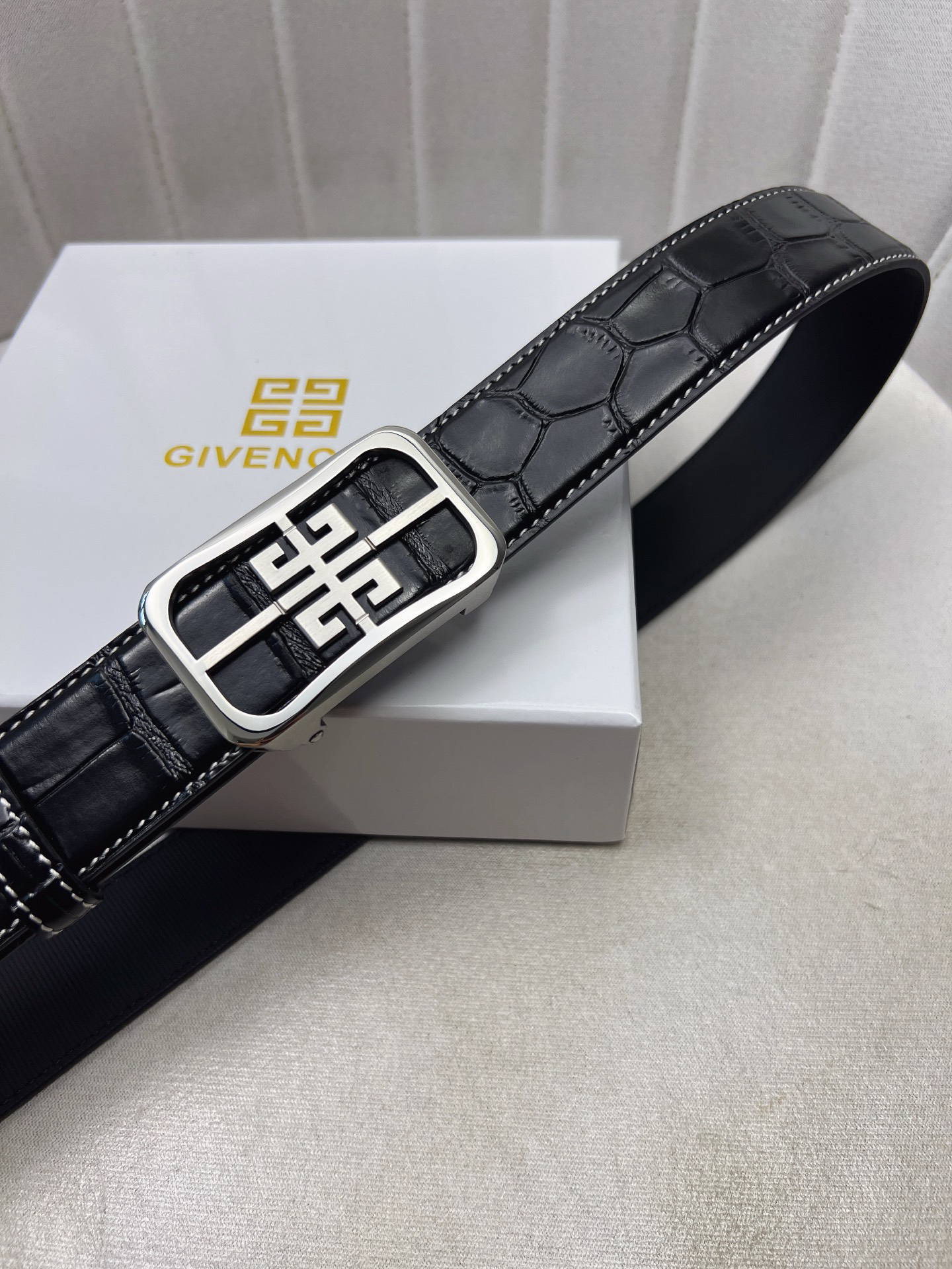 Givenchy belt-135