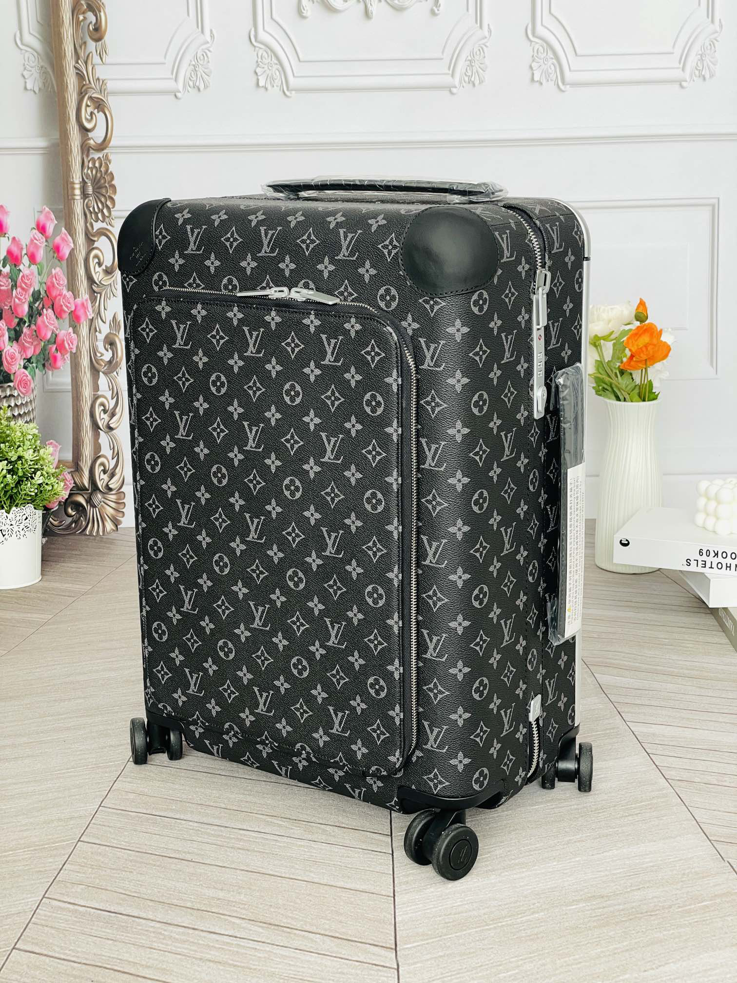 LV luggage-11