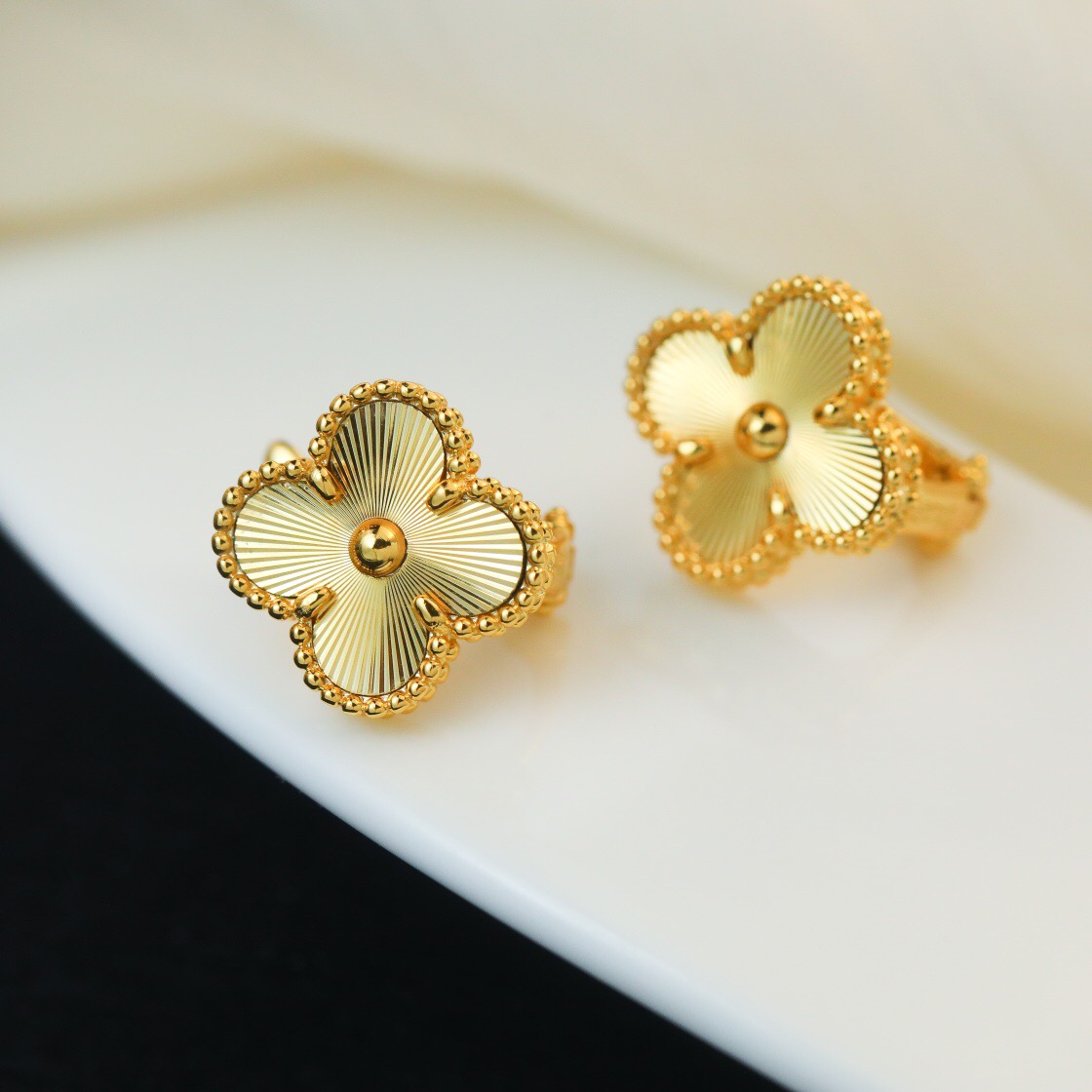 Van Cleef & Arpels earring-39