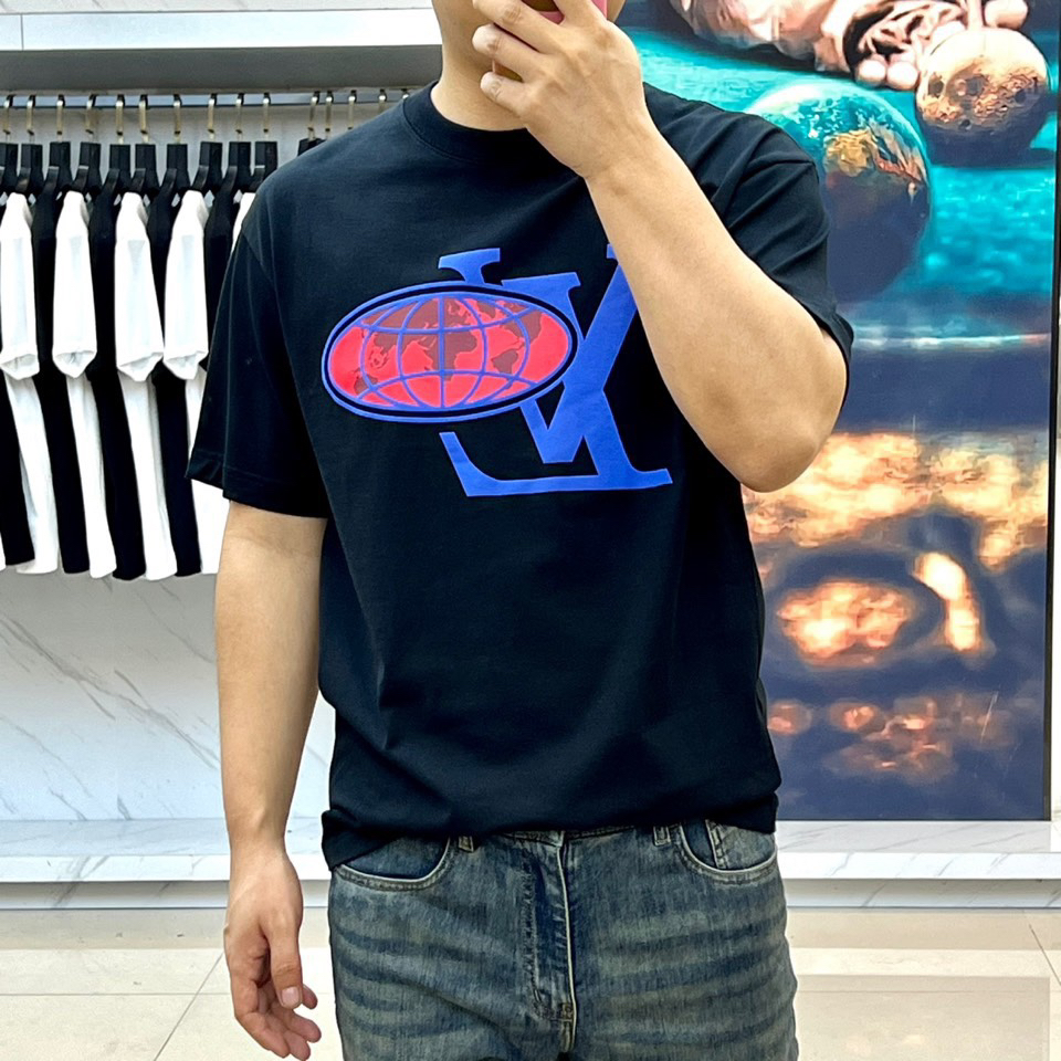LV clothing-36