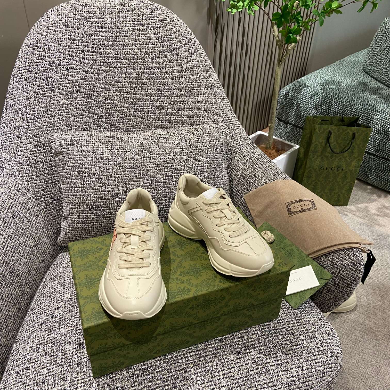 Gucci Sneakers-220