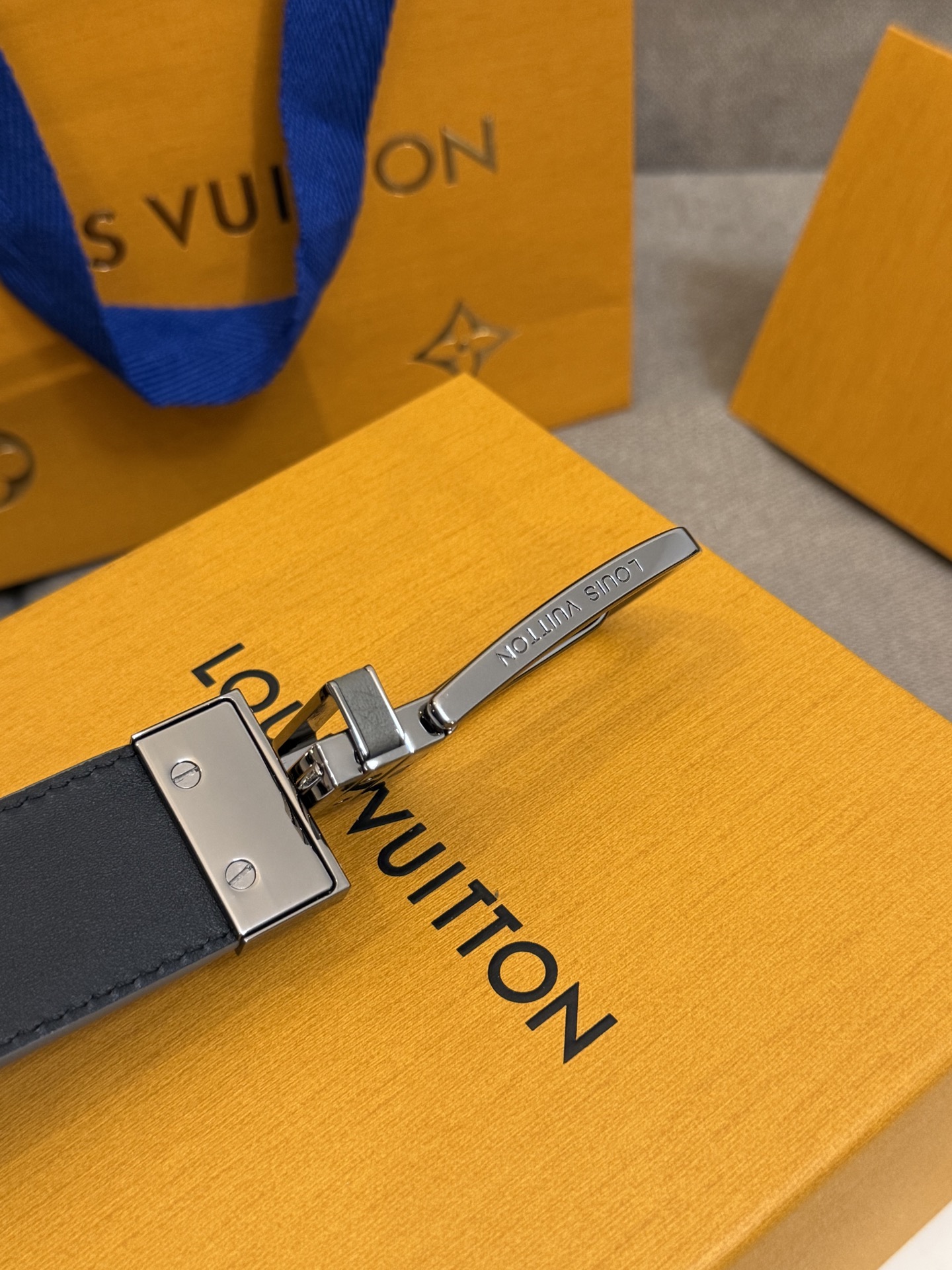Lv belt-17