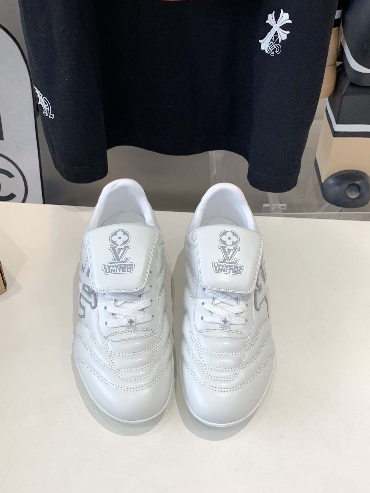 Lv Sneakers-242