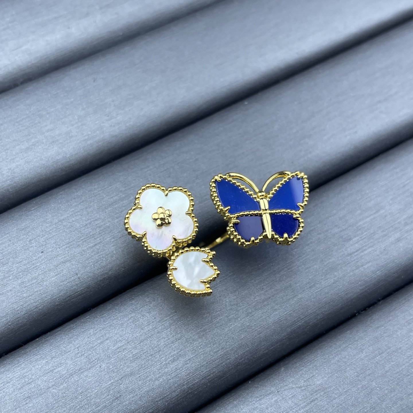 Van Cleef & Arpels ring-111