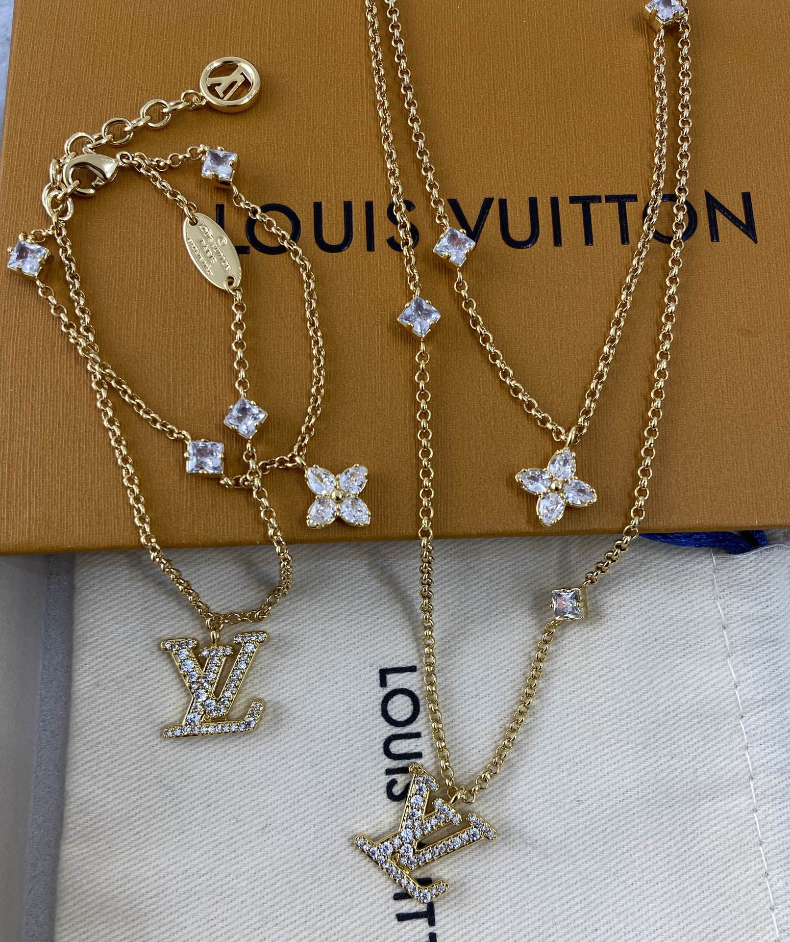 LV necklace-80